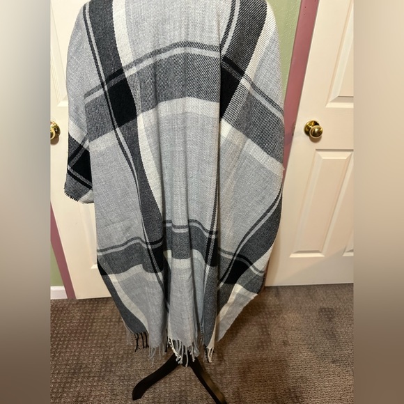 Loft Grey and White Plaid Shawl - Picture 2 of 6